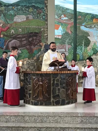 Missa dos Movimentos Marianos foi a 2Âª celebraÃ§Ã£o do dia no SantuÃ¡rio de Laranjeiras do Sul (12/10)